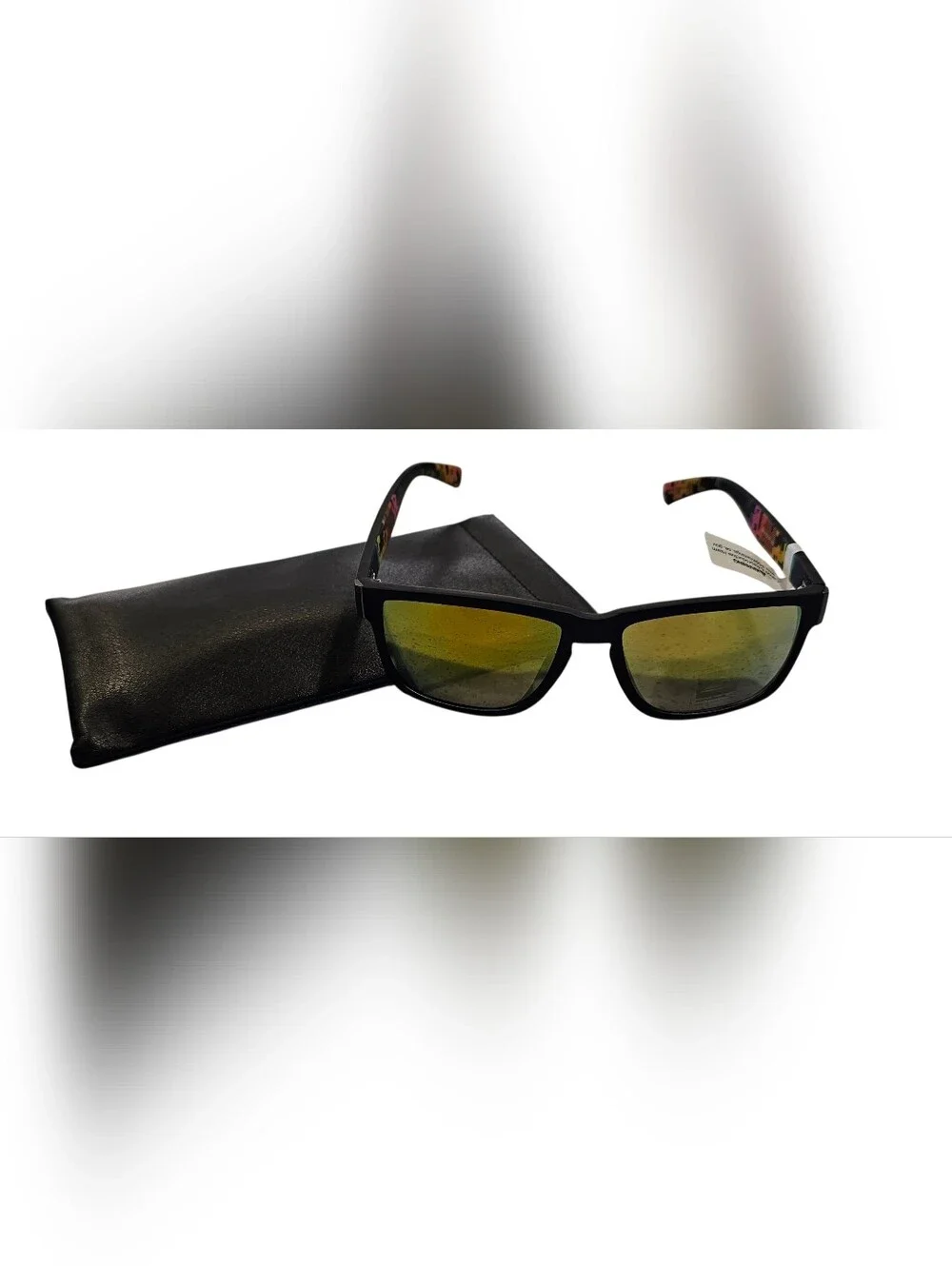 Quiksilver Black Frame Sunglasses with Green Mirrored Lenses  display picture 2
